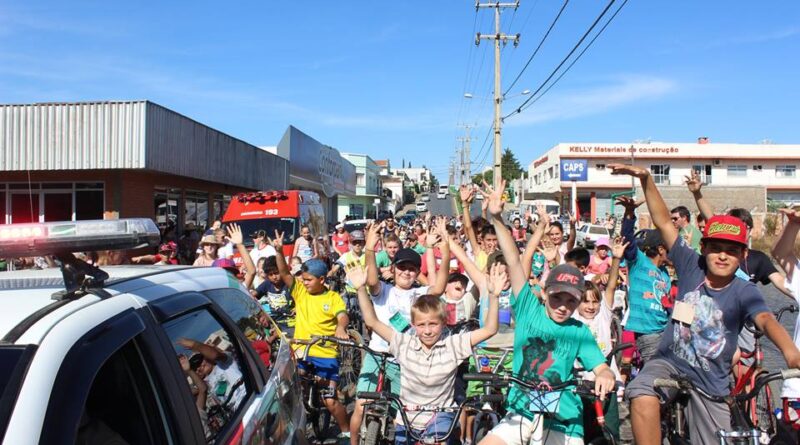 Evento aconteceu na tarde sábado 11 de abril,em frente a praça José Guimarães Ribas