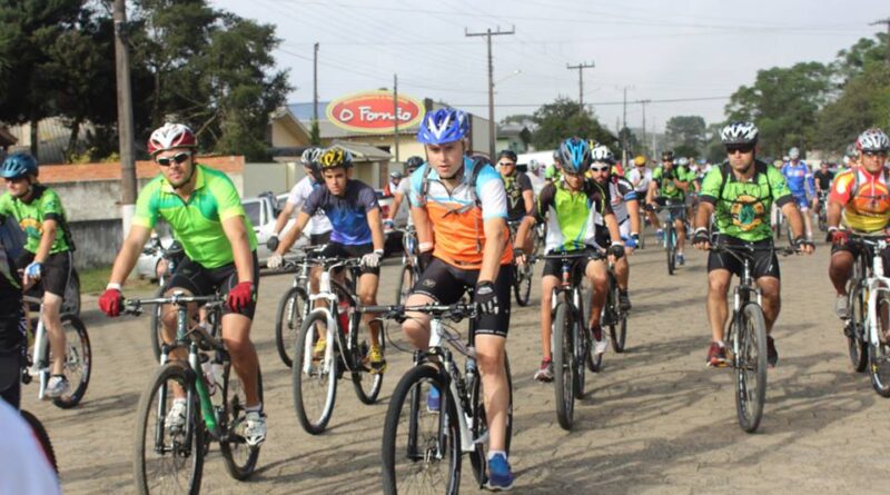 Ciclistas de cidades do Paraná e Santa Catarina participaram do evento.