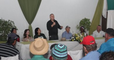 Prefeito Tuca participou do encontro realizado na localidade da Pratinha.