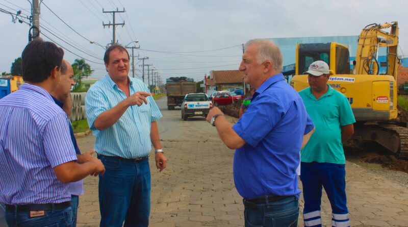 Prefeito visita os canteiros de obras