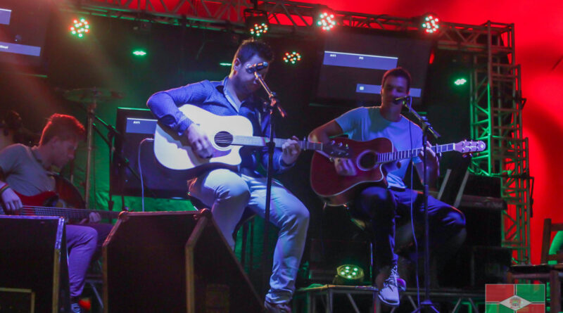 Luiz e Renan Campeões do 13º Festival da Canção