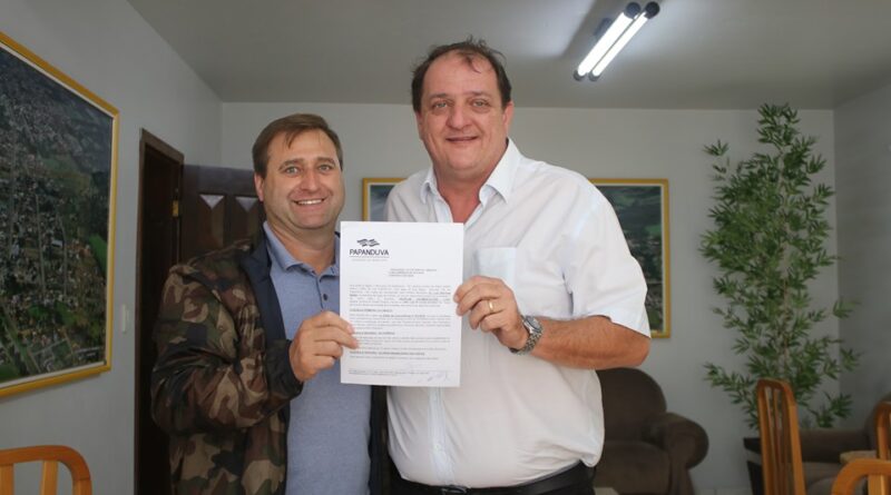 Foto oficial assinatura do contrato