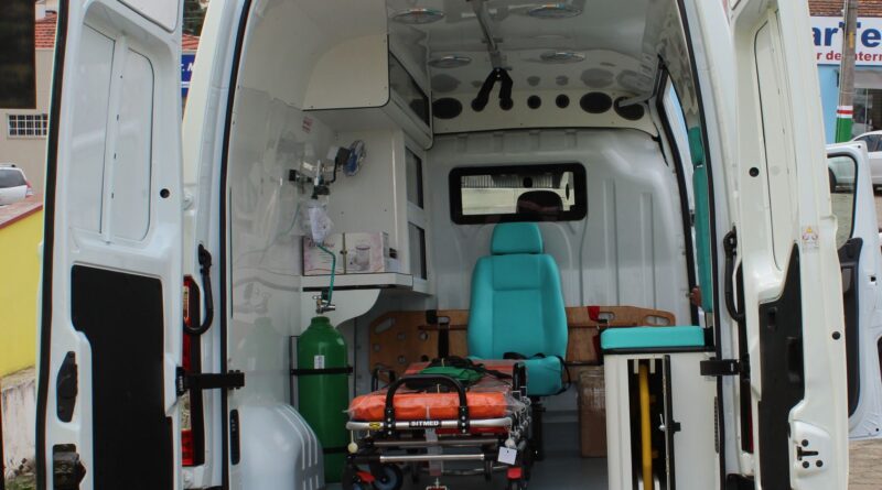 interior ambulância semi uti