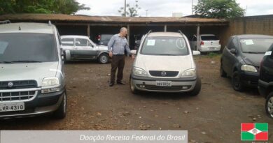 Tuca recebe a doação em Foz do Igraçú