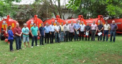 prefeitos de 10 municípios recebem os equipamentos em Brasília